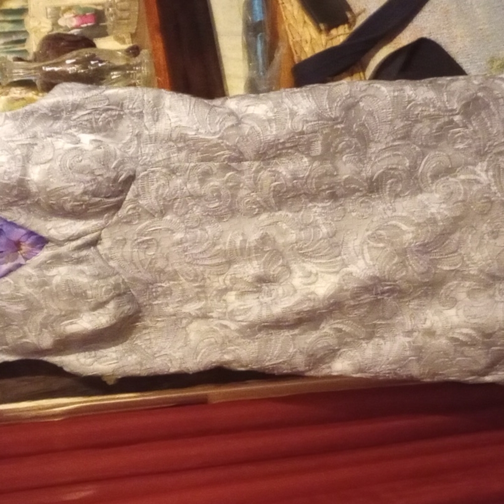10 Gourgous Silver vneck midriff  Lacey Short Dress